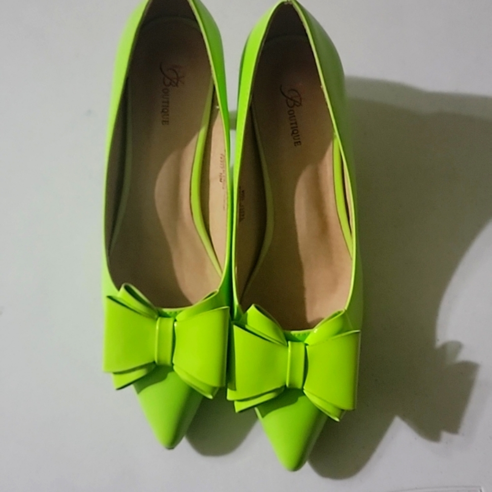 Women's dress shoes